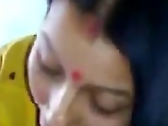 Indian housewife gets naughty in HD